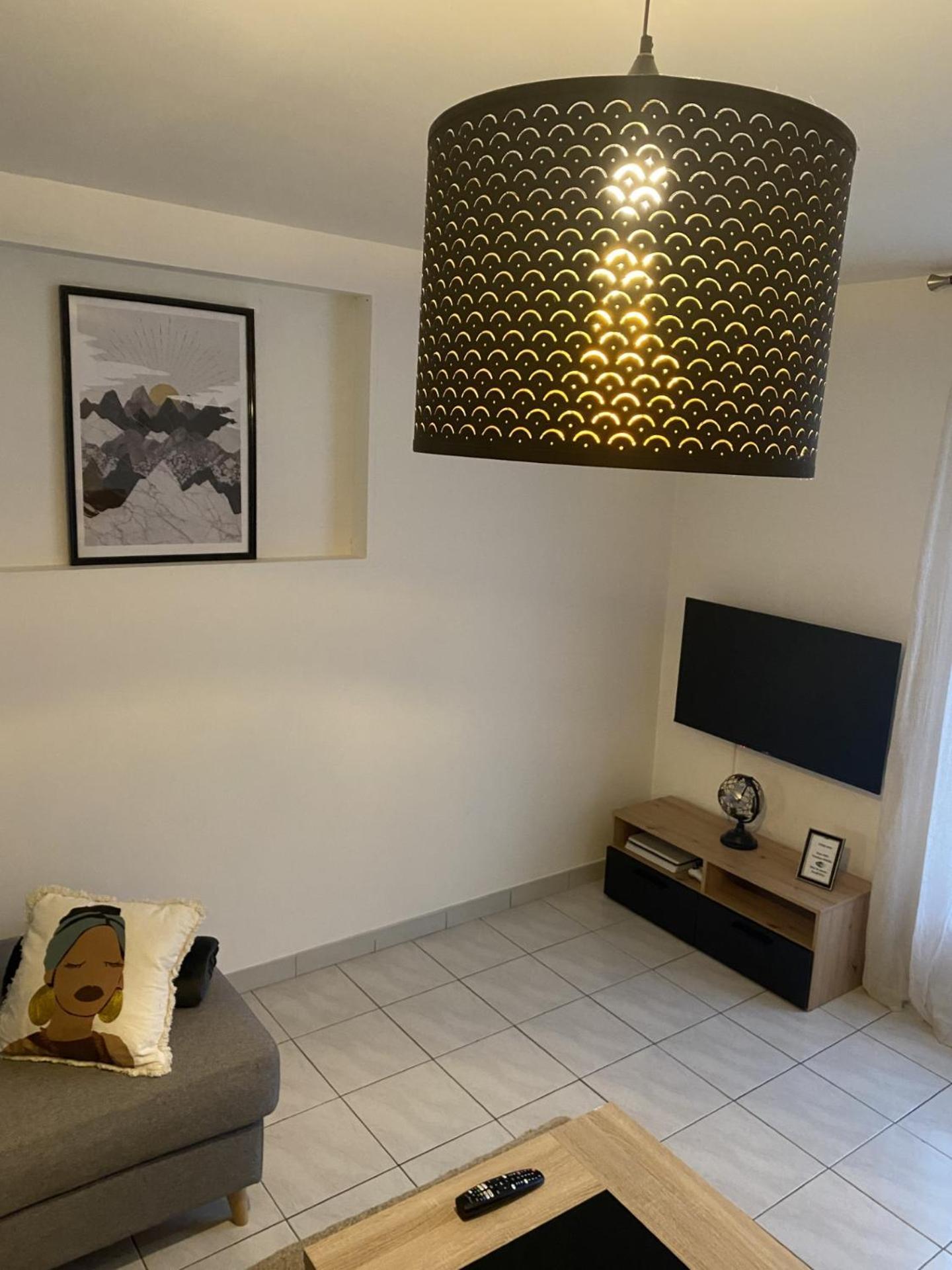 Appartement Tout Equipe 2 Chambres + Jardin Saix  Exterior foto