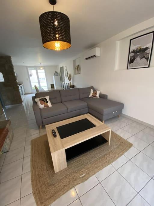 Appartement Tout Equipe 2 Chambres + Jardin Saix  Exterior foto